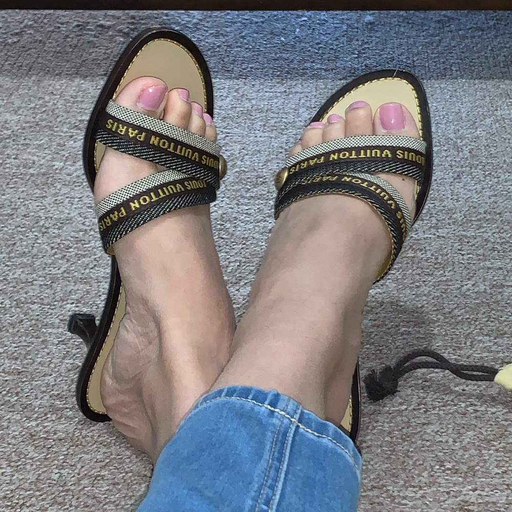 ❤️🌸Louis Vuitton RaRe sandals🌸❤️